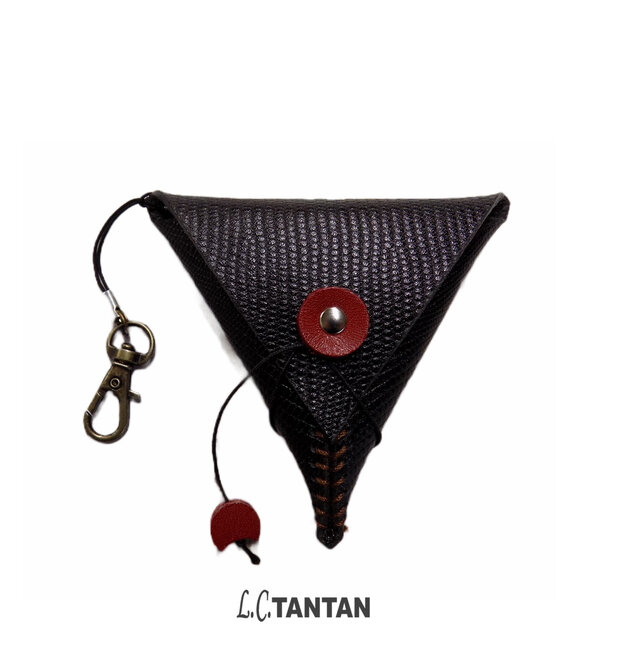 【包む】オシャレな三角のアクセサリーケース Lサイズ、本革手縫い、レースアップステッチ、ブラック