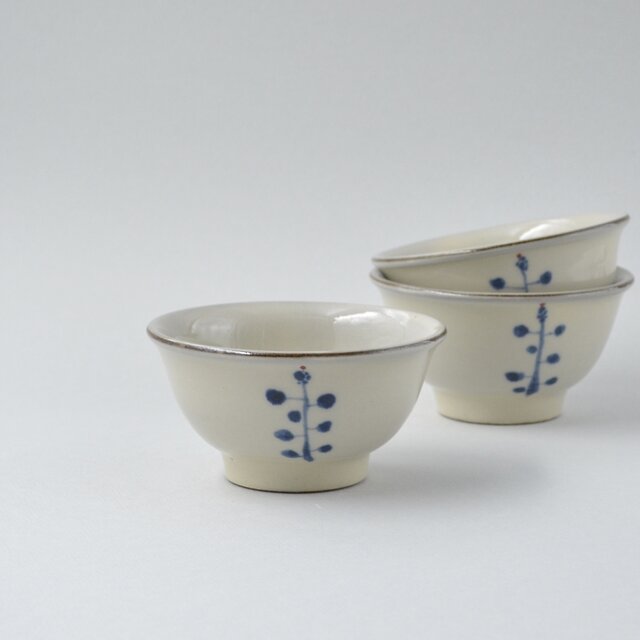 なずな草文のお茶碗　小