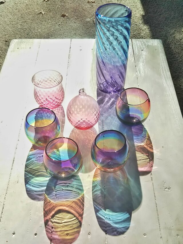 ますず様ご予約品☆虹色のまんまるグラス、ブルーパープルの花器とグラスなどの画像1枚目