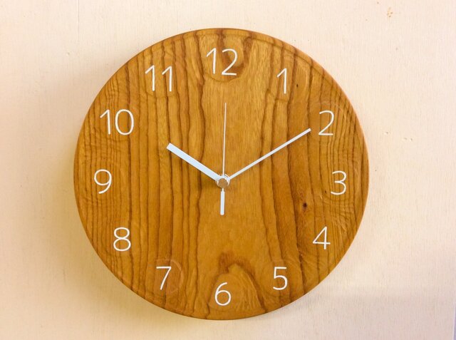 wall clock ケヤキ 無垢一枚板 | iichi 日々の暮らしを心地よくするハンドメイドやアンティークのマーケットプレイス