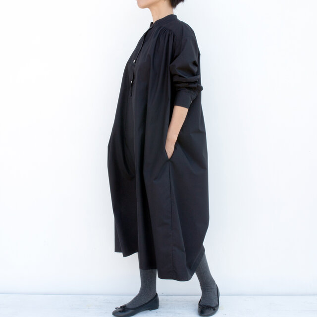 ヨークスタンドワンピース（ブラック）
