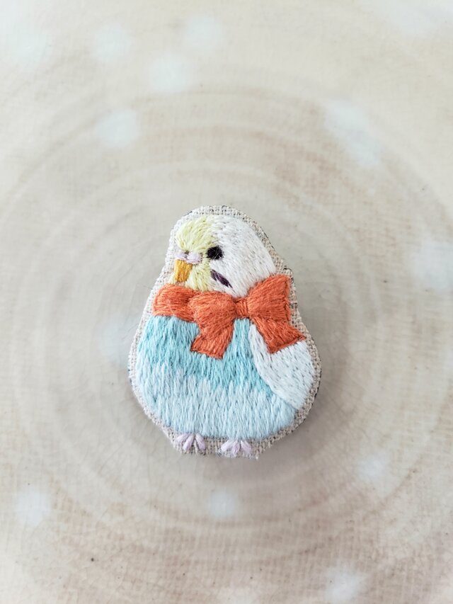 ハンドメイド刺繍ブローチ 369 セキセイインコ-