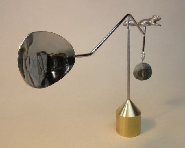 ヤジロベエ「とんでるりす」 | iichi 日々の暮らしを心地よくする