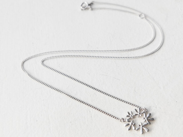 セリ科の花のネックレスAの画像1枚目