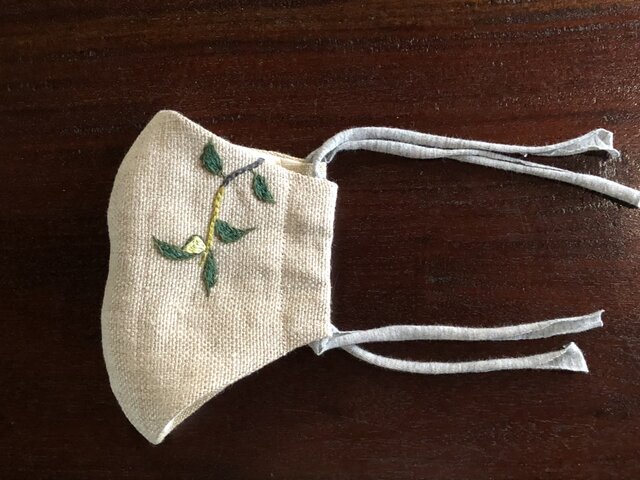 honakana 手刺繍マスク -ろうばい- | iichi 日々の暮らしを心地よく