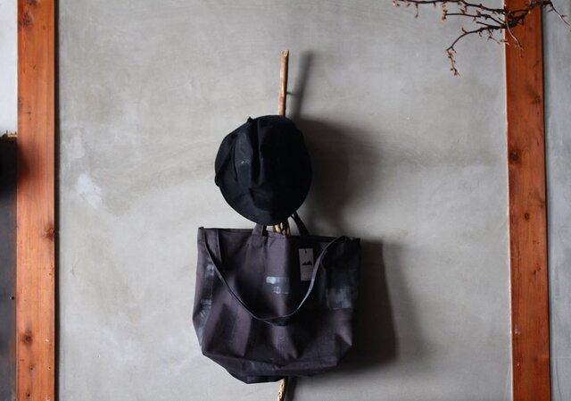 MM×iwaseyuka PAINT TOTE c/#SUMIKUROの画像1枚目