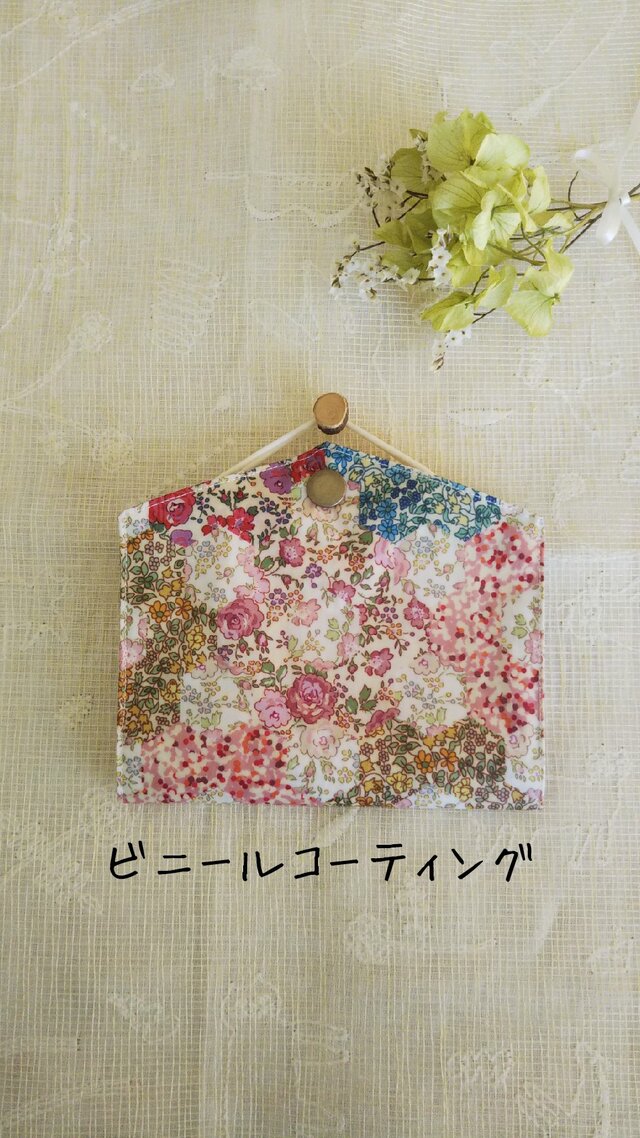 リバティ仮置きマスクケース(ガーデン・パッチワーク)の画像1枚目