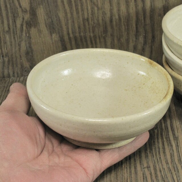 陶器 浅め小鉢　藁白釉【210104】