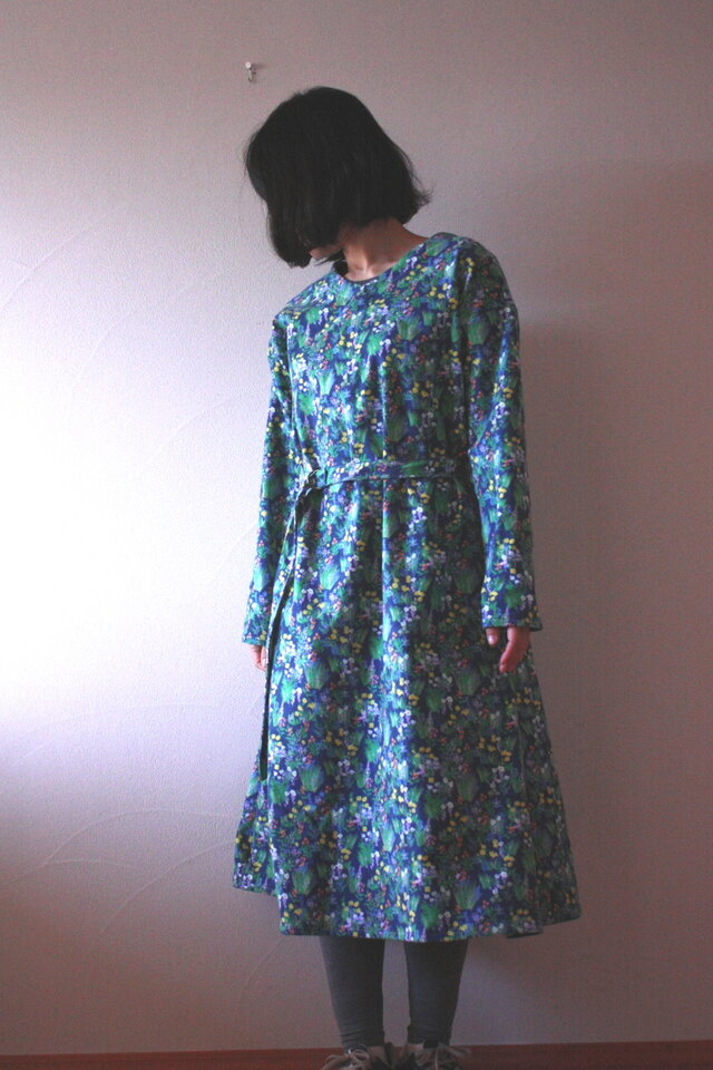 起毛素材　北欧柄のワンピース　ベルト付き