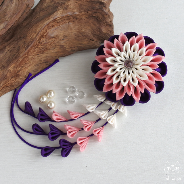 ダリア姫のドレスアップ 2wayコサージュピン 紫 桃 白 つまみ細工 髪飾り 成人式 卒業式 お呼ばれ Iichi ハンドメイド クラフト作品 手仕事品の通販