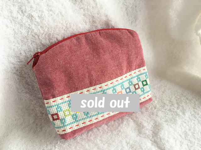 クロスステッチ刺繍のポーチ～カラフルスクエア・赤～ | iichi 日々の