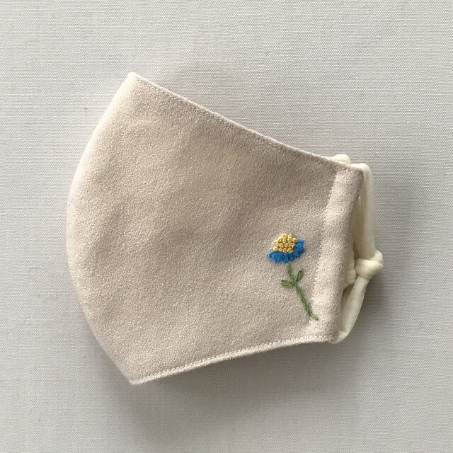 あったか布マスク ウール生地の立体マスク(Mサイズ) 刺繍 花の画像1枚目