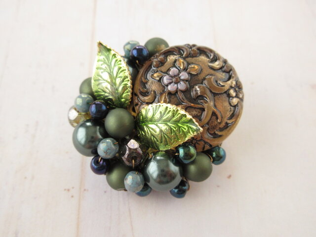 Brooch チェコガラスボタン 葉っぱ(K0985)の画像1枚目