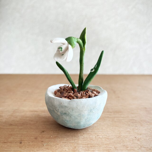 5388.bud 粘土の鉢植え スノードロップの画像1枚目