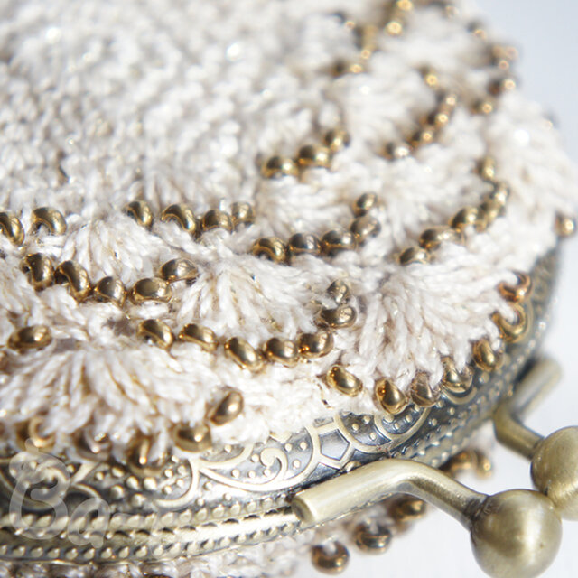 ばあば作、ビーズ入り松編み・まるまるがま口（arany・C1400）