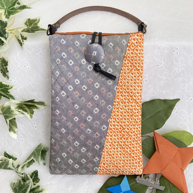 着物リメイク・スマホポーチ・絞りの着物　グレー×オレンジ　ハンドメイド