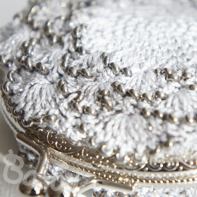 ばあば作、ビーズ入り松編み・まるまるがま口（silber・C1399）