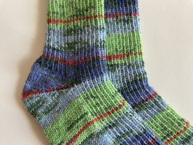 手編み靴下 手編み靴下【Opal シャフパーテ12 9850】 | iichi 日々の暮らしを