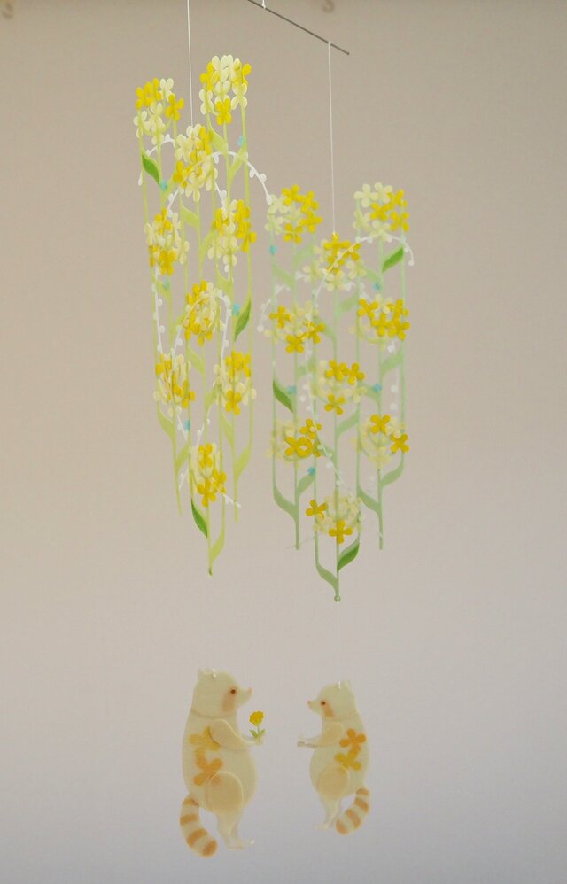 モビール＊菜の花畑で