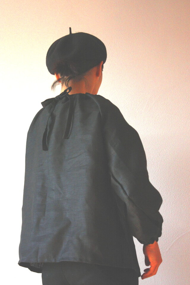 リネン　バックリボンのシャーリングプルオーバー