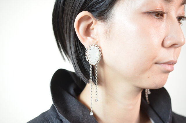 【レザーピアス/イヤリング】 Tear Drop“white”の画像1枚目