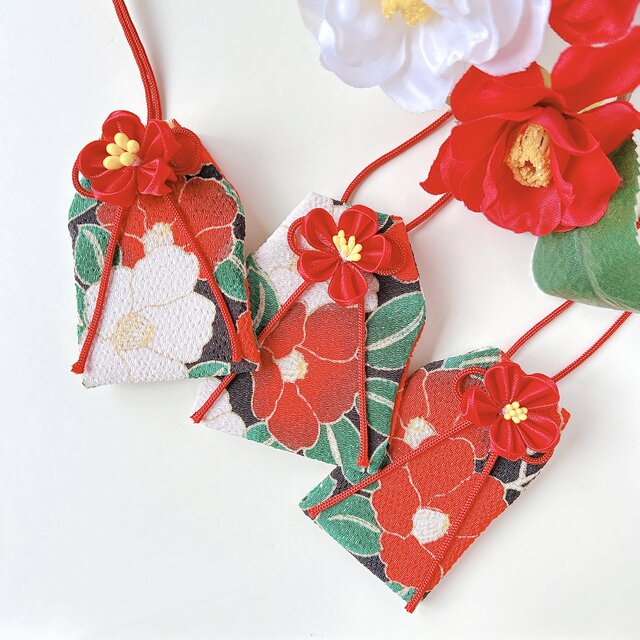 （黒モダン椿）＜サイズオーダー可＞元巫女が作る花のお守り袋