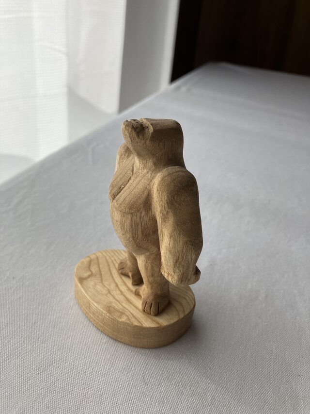 木製彫刻ゴリラ | iichi 日々の暮らしを心地よくするハンドメイドや
