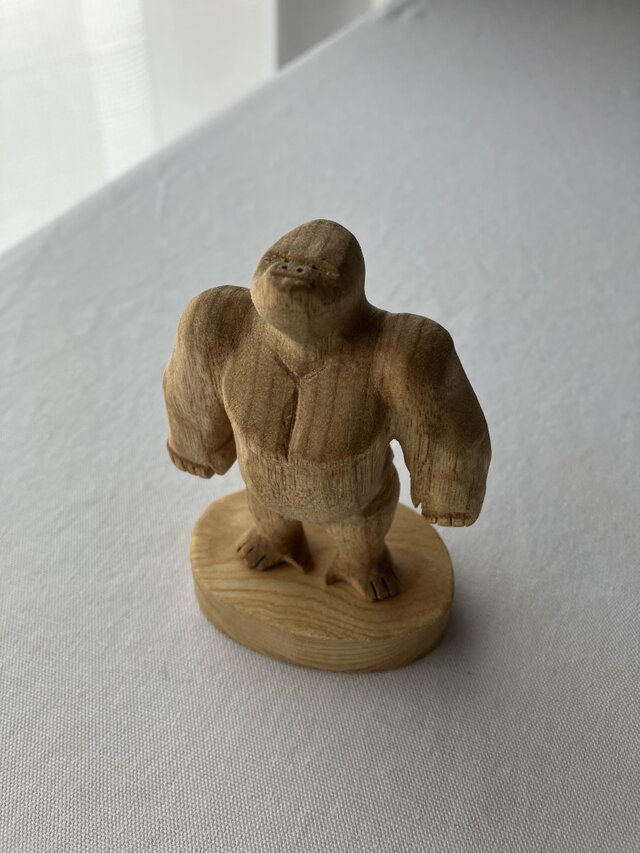 木製彫刻ゴリラ | iichi 日々の暮らしを心地よくするハンドメイドや