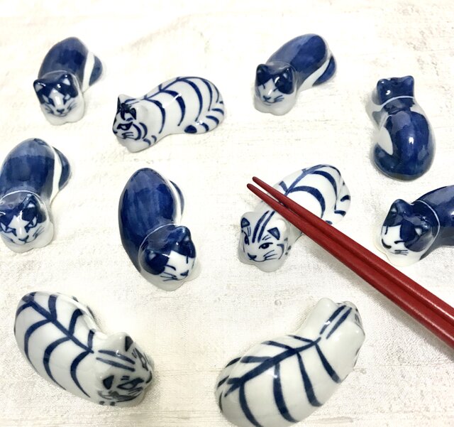 京焼 染付 トラ猫の箸置（1個） | iichi 日々の暮らしを心地よくする