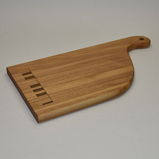 カッティングボードM　ピアノ型　カバ材