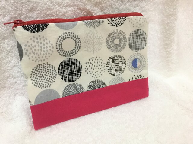 ☆ワンポイント刺繍☆ フラットポーチ・ピンク | iichi 日々の暮らしを