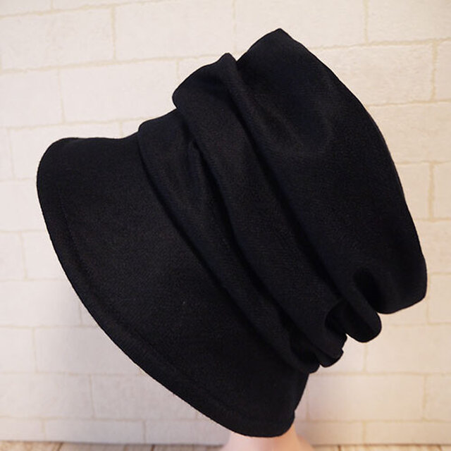 圧縮ウールニット生地で作ったクロッシェ（ネイビー）