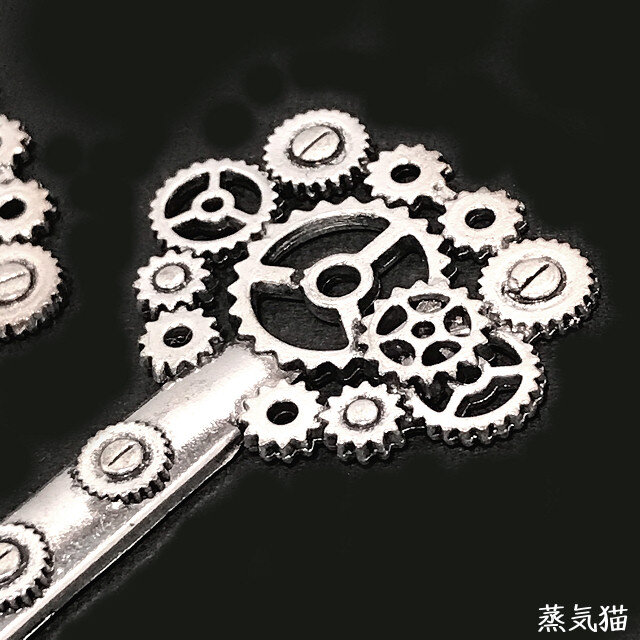 スチームパンクな鍵lのチャーム 銀古美 3個 歯車 時計パーツ ハンドメイド素材 Iichi ハンドメイド クラフト作品 手仕事品の通販