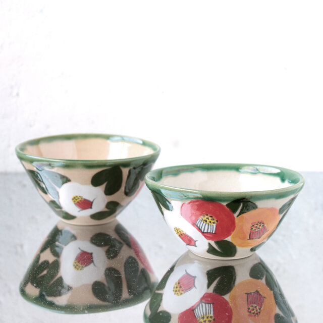 白赤黄の椿絵の飯椀