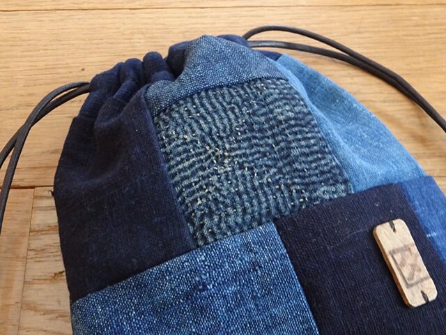 藍染め木綿を楽しむミニ巾着 | iichi 日々の暮らしを心地よくする