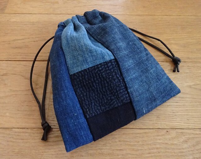 藍染め木綿を楽しむミニ巾着 | iichi 日々の暮らしを心地よく