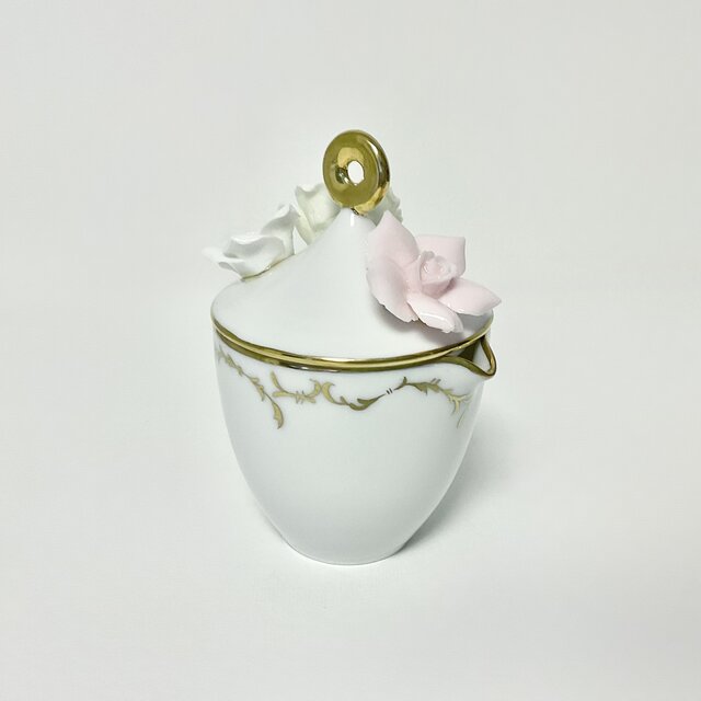陶花の蓋のミルクピッチャー