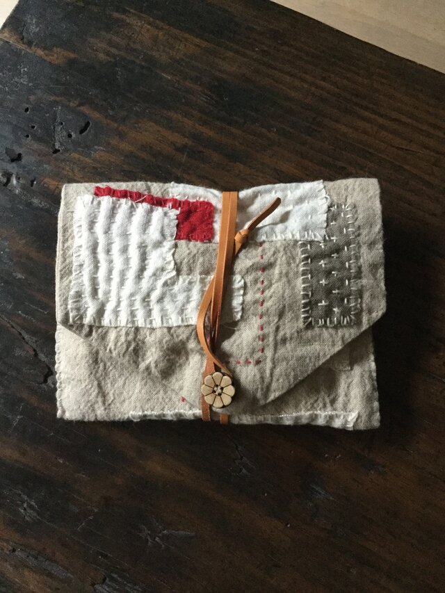 リネンのコラージュと刺し子のポーチ