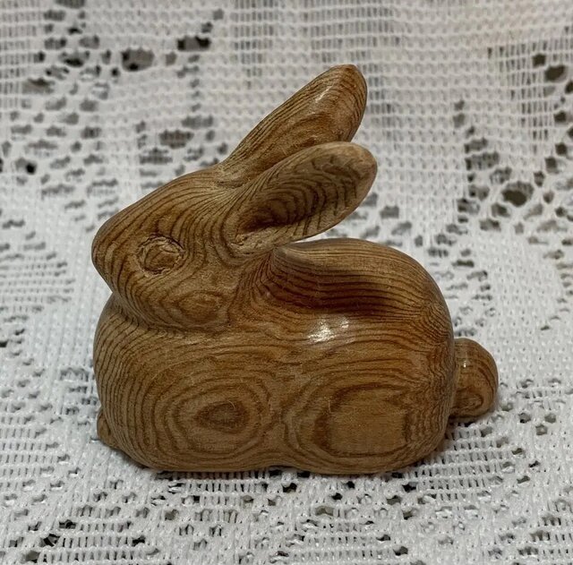 超限定8月15日20時迄‼️フィギュリンうさぎ親子台座一刀彫檜製檜G黄布落款元箱 屋久杉】うさぎ | iichi 日々の暮らしを心地よくする