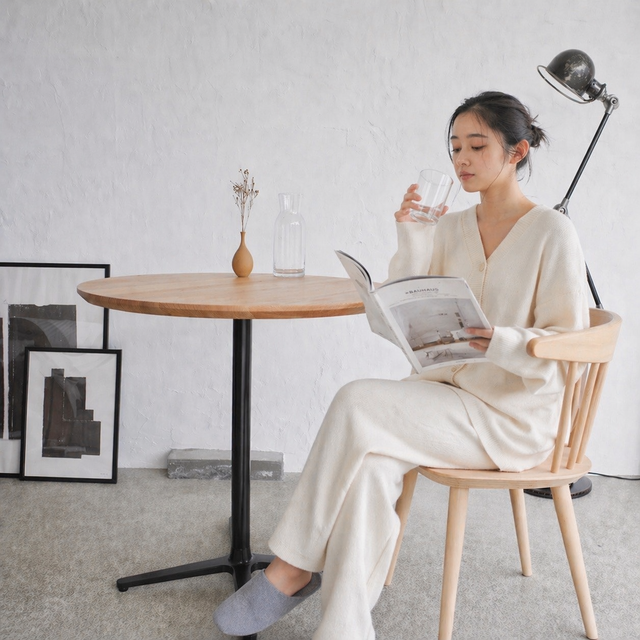 丸テーブル　70cm オーダーメイド　無垢材使用 おうちカフェを楽しむラウンドテーブル直径70cm@大阪のGrace Furniture