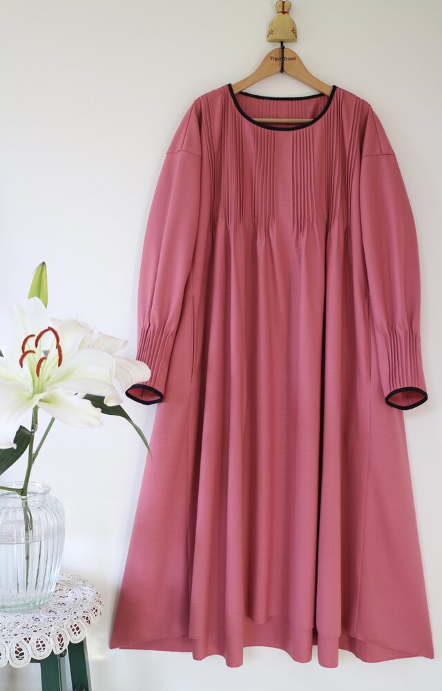 秋★圧縮ニットウール100% ピンタックワンピース★一枚限定