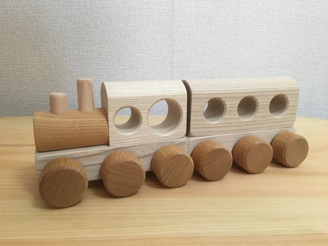 木のおもちゃ コロコロ汽車 | iichi 日々の暮らしを心地よくする
