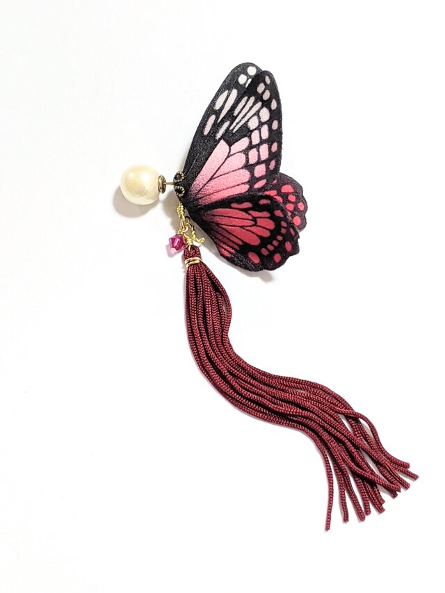 『MEGUMI様』オーダー品　蝶のピアス