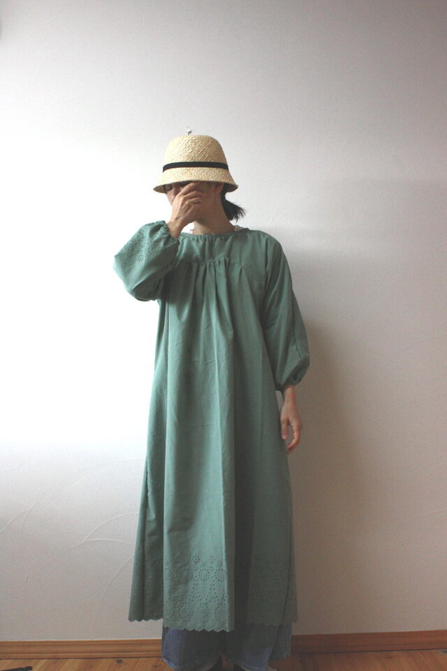 春色新作　スカラップレース　バックリボンのドロップショルダーワンピース