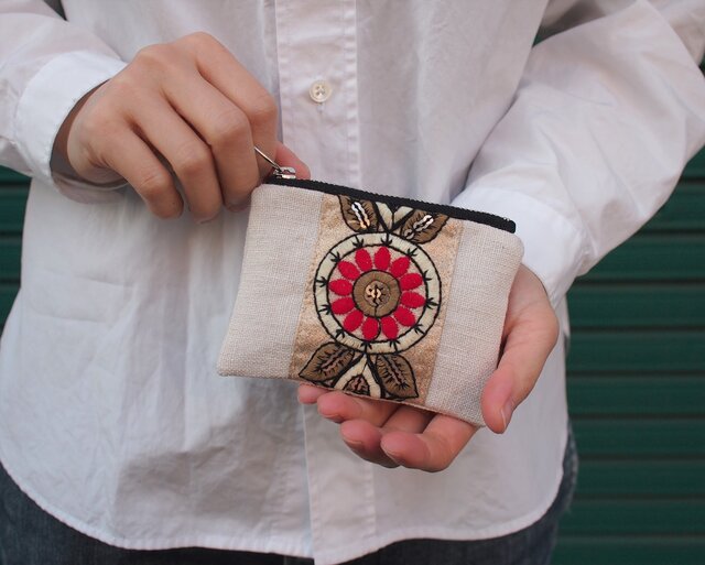 Red Flower 刺繍 ブレード ポーチ Sサイズの画像1枚目