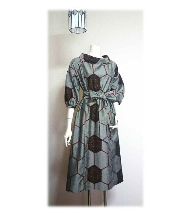 189 紬リメイクレトロＡラインワンピース（シルバーグレー×亀甲）