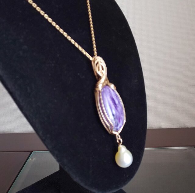 K14gfチャロアイト&南洋白蝶パール＊ワイヤーアートペンダントトップ