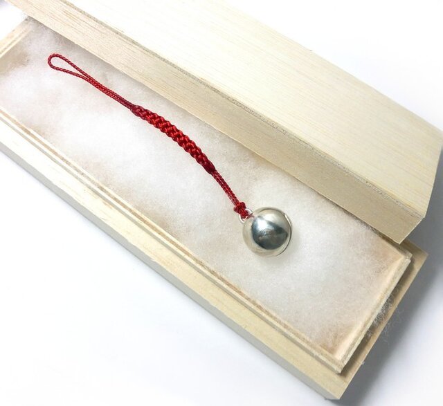 銀の鈴 守り鈴の根付 直径15mm | iichi 日々の暮らしを心地よくする