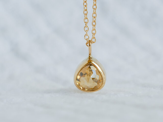 Golden Drop Diamond Necklaceの画像1枚目