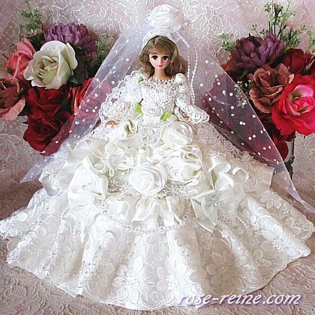 可憐なプリンセスパールホワイト ローズレーヌの豪華ウエディング